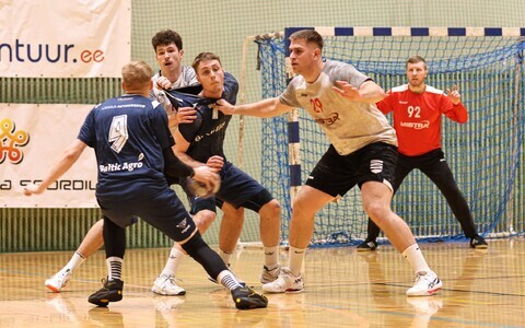 Viljandi HC (sinises) ja Mistra (valges) pidasid teise poolfinaalkohtumise