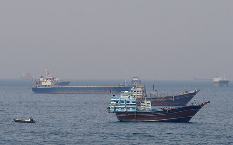 Суда в Ормузском проливе.