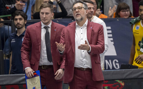 Brett Nõmm (vasakul)