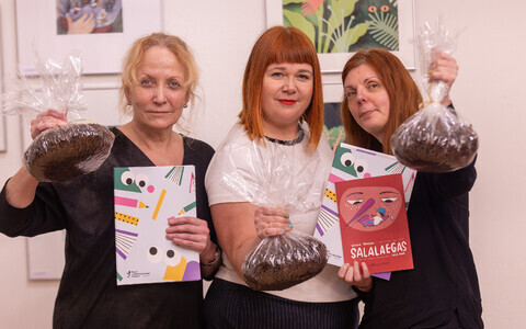 Publisher Katrin Reinmaa and authors Katrin Tõnisson and Ulla Saar holding a copy of 