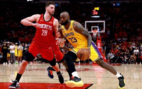 Alperen Sengün ja LeBron James.