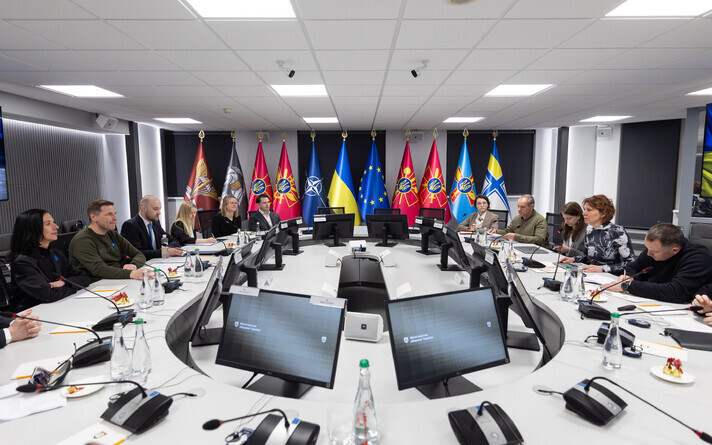 Hanno Pevkur  in Ukraine.