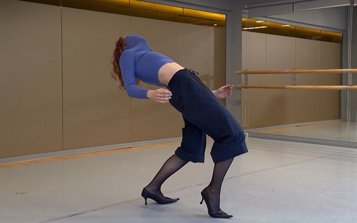 Lavastaja ja koreograafi Eveli Ojasaare soololavastus 