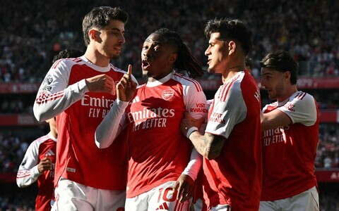 Eberechi Eze (keskel) värav kergitas Londoni Arsenali taas Premier League'i esinumbriks