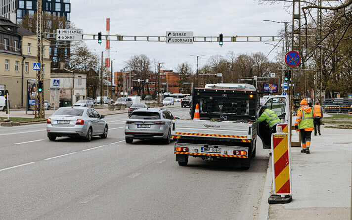 Road works at Tallinn's Hipodroom intersection on April 27, 2026.