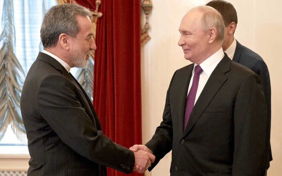 Аббас Арагчи и Владимир Путин.