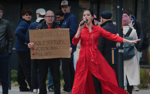 Elina Nechayeva singing for heart health awareness in Central Tallinn. In Estonia, April is Heart Month. April 2026.