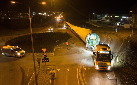 Transport of wind turbine parts to the Sopi-Tootsi wind farm.