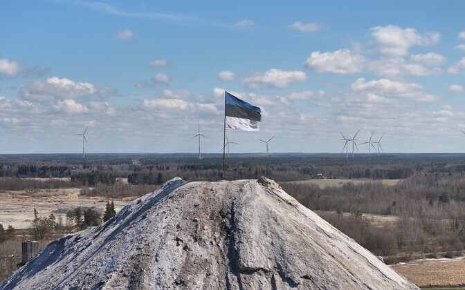 Estonian flag still flying atop Püssi Hill in Ida-Viru County. April 2026.